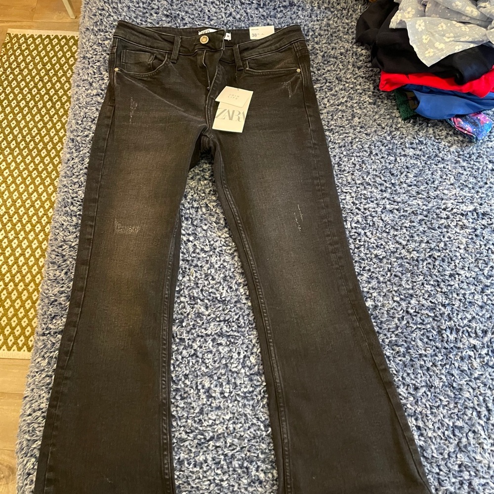 NWT- Zara Mini flared black jeans- size 6/ 38